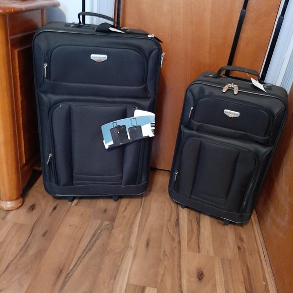 BRAND NEW- 2 Piece TRAVELERS CLUB suitcase - Picture 1 of 2